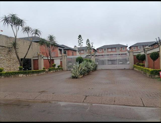 2 BEDROOM APARTMENT FOR SALE IN ANDEON